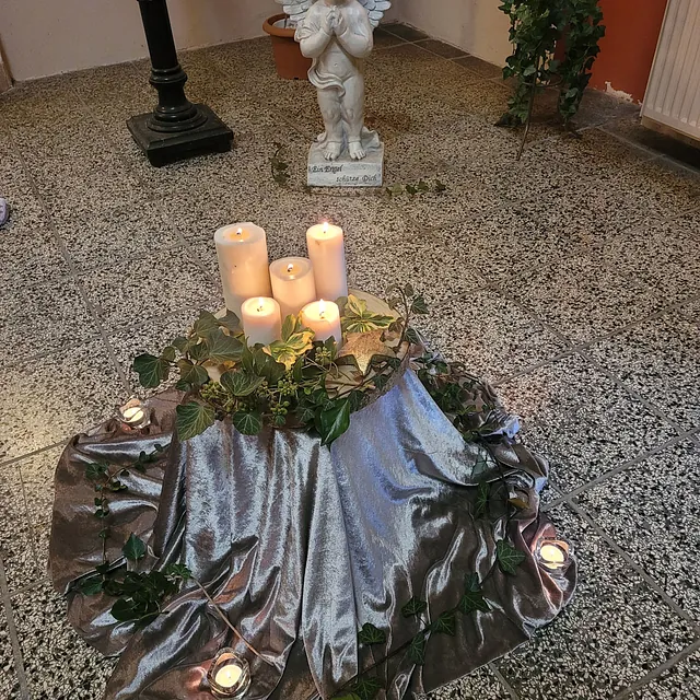 Dekoration von Trauerfeierlichkeiten