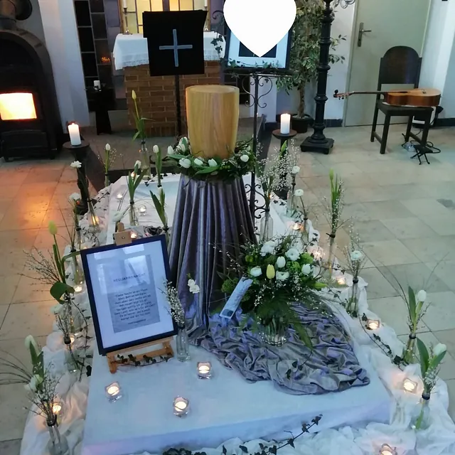 Dekoration von Trauerfeierlichkeiten